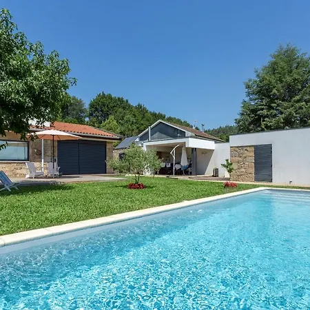 Дом отдыха Casa Tarrio - Casa Privada Com 3 Quartos E Piscina *